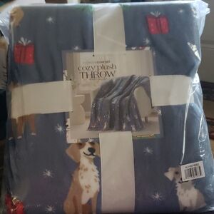 NWT COZY PLUSH THROW FROM MACYS (Was duplicate gift)